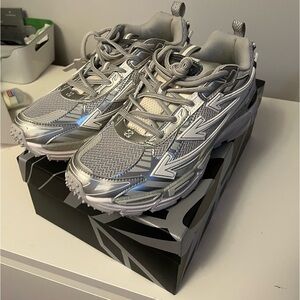 Off-White Be Right Back sneaker